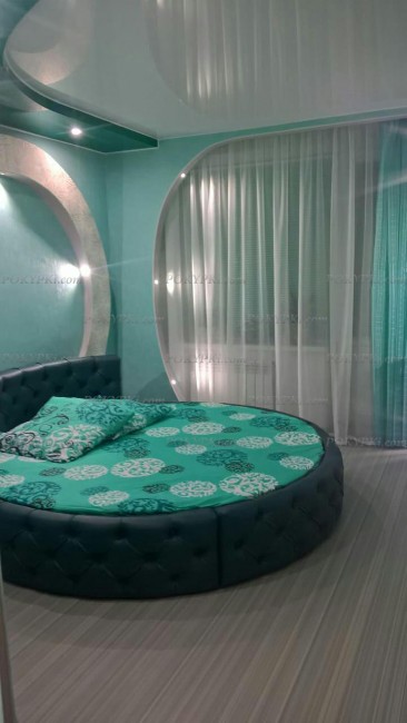 Круглая кровать в экокоже в соответствии с требованием клиента