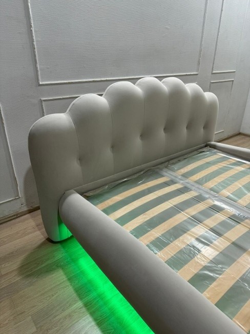 Парящая кровать Testiera Fly 1 разноцветная подсветка Парящая кровать Testiera Fly 1 разноцветная подсветка