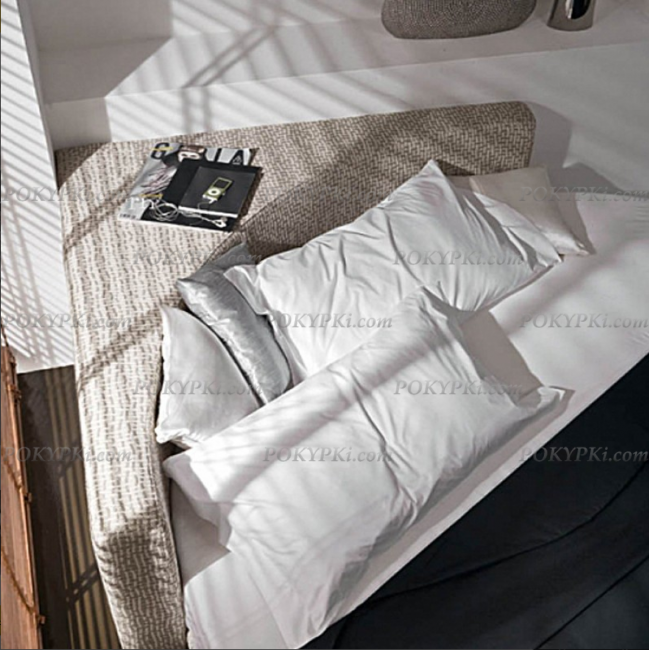 Круглая кровать с изголовьем в угол